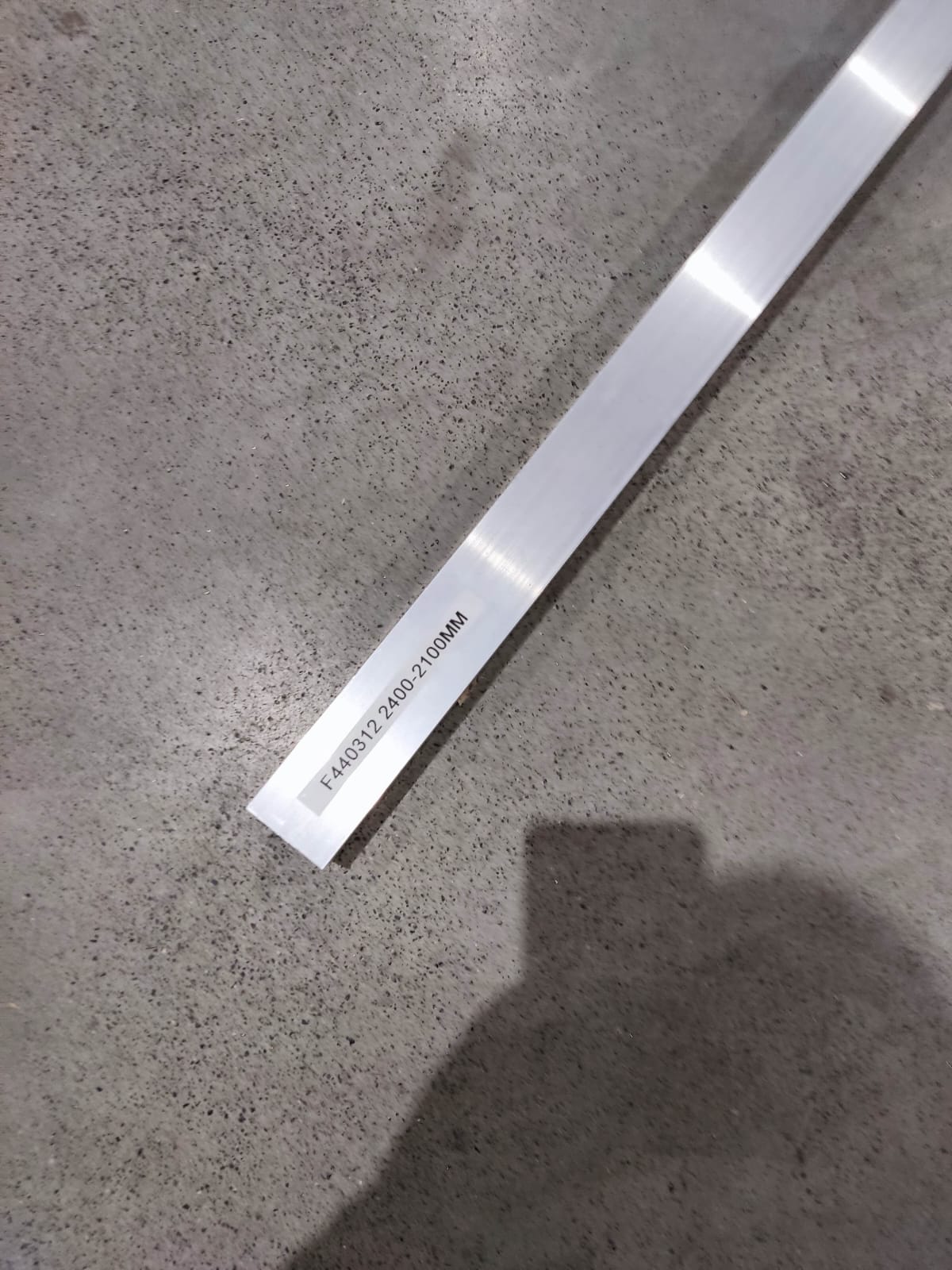 Riel de montaje F806 40x40, 2400 mm / LIQUIDACIÓN